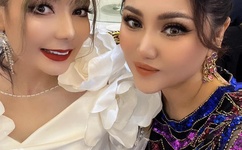 男人边吃奶边摸边做刺激情话